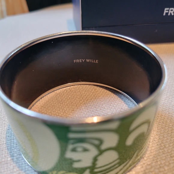 FREY WILLE--classic silver enamel bangle with signature motif in green - Picture 3 of 5
